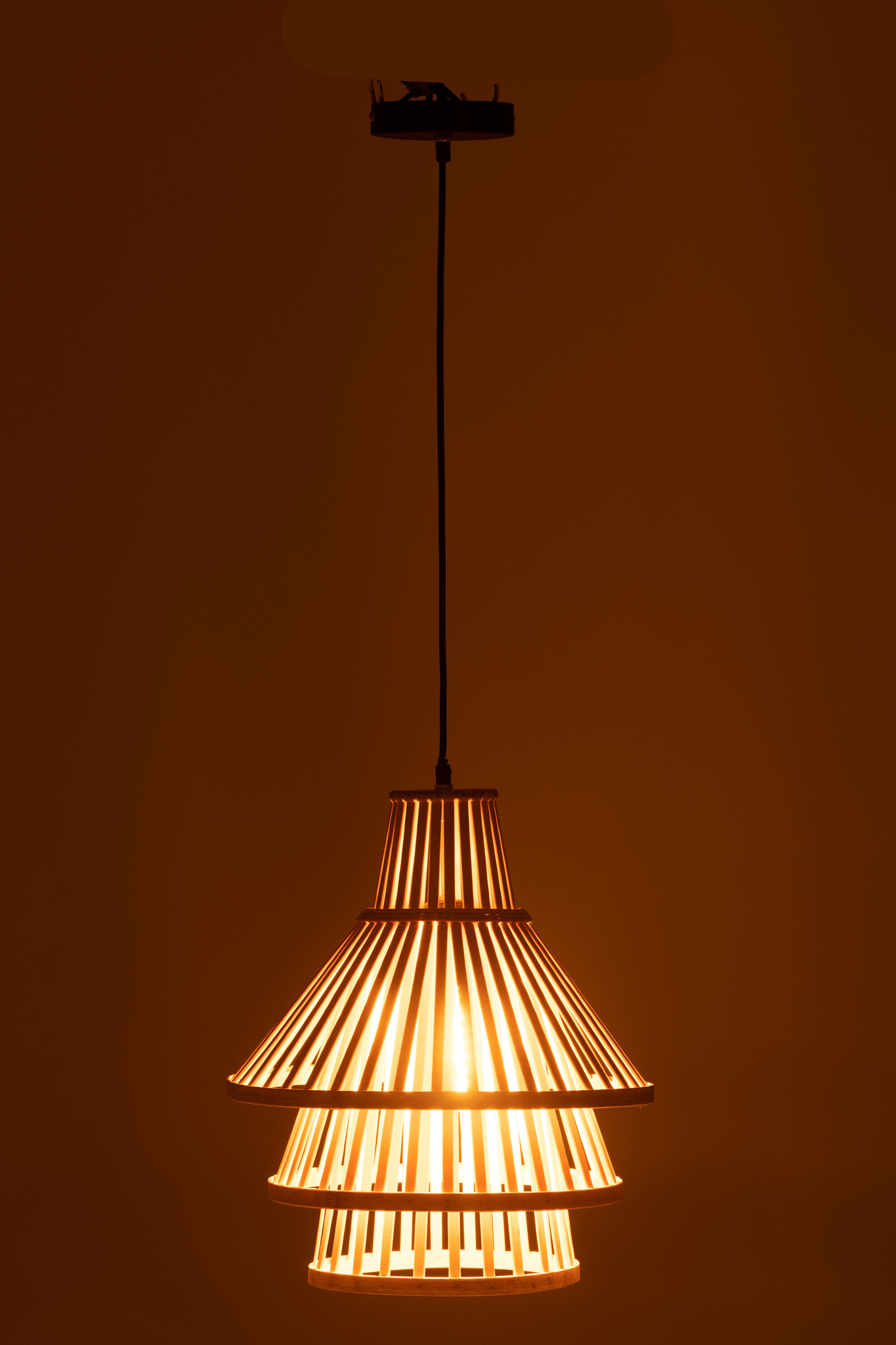 Lampe suspendue en couches de bambou naturel de taille moyenne. – Image 3